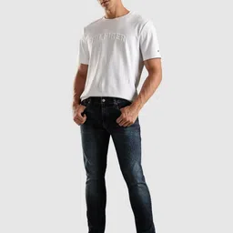 Tommy Hilfiger Men Relaxed Fit Mid-Rise Light Fade Jeans image 2