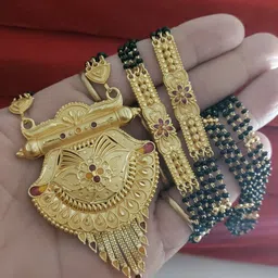 V.K.PAYAL.JEWELLERY Gold-Plated Artificial Stones Studded & Beaded Mangalsutra image 2