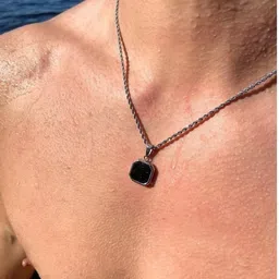 Tiyafashion Unisex Stainless Steel Enamelled Square Shaped Pendant With Chain image 3