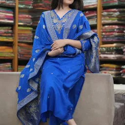 DIVASTRI Floral Embroidered V-Neck Pure Cotton Straight Kurta & Trousers With Dupatta image 4