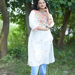 CHICLY CALCUTTA Women Quirky Embroidered Thread Work Handloom Anarkali Kurta image 3