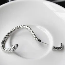 Krelin Silver-Plated Animal Shaped Ear Cuff image 2