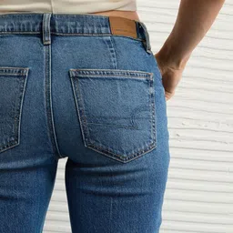 AMERICAN EAGLE OUTFITTERS Women Regular Fit Mid-Rise Light Fade Jeans image 2