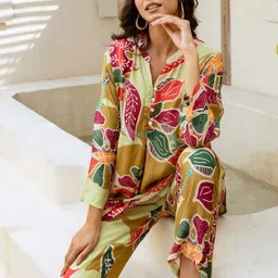 HERE&NOW Women Floral Printed Regular Kurti with Trousers image 3