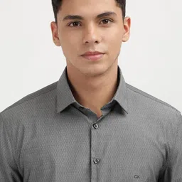 Calvin Klein Jeans Men Spread Collar Solid Cotton Slim Fit Casual Shirt image 3