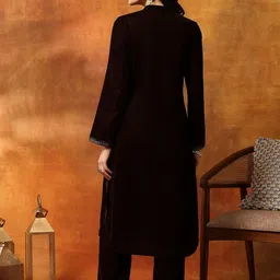 Nayam By Lakshita Women Ethnic Motifs Embroidered Sequinned Velvet Kurta with Trouser image 5