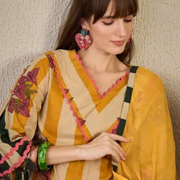 Indo Era Floral Printed Pure Cotton Kurta with Trousers & With Dupatta image 3