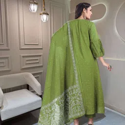 GoSriKi Floral Printed Thread Work Notch Neck Anarkali Kurta With Trousers And Dupatta image 5