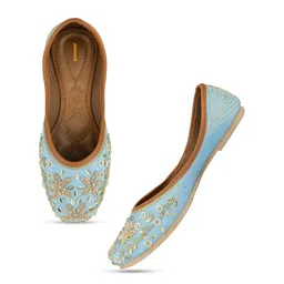 Anouk Women Embellished Ethnic Mojaris Flats image 4
