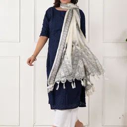 URBAN KANYA Floral Printed Silk Dupatta image 4