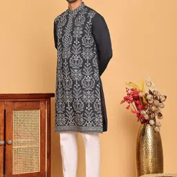 Jompers Men Floral Embroidered Kurta with Pyjama image 2