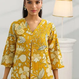 Libas Women Floral Printed Kurta with Trousers image 3