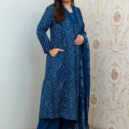 DIVASTRI Bandhani Printed V-Neck A-Line Kurta With Trousers & Dupatta-image-14