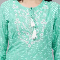 Avaasa Buy Shruthi Floral Printed Tie-Up Neck Straight Kurta image 3