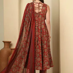 Nayo Women Floral Printed Regular Pure Cotton Kurta with Trousers & Dupatta image 2