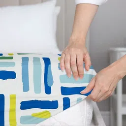 VAS COLLECTIONS Blue & White Geometric Printed 210 TC Queen Bedsheet 1.82 m x 1.98 m image 2