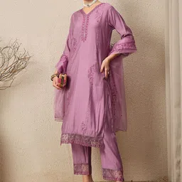 VredeVogel Floral Embroidered V-Neck Sequinned Straight Kurta With Trousers & Dupatta image 5
