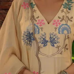 FIDHARA Women Floral Embroidered Regular Thread Work Chanderi Silk Kurta Set image 5