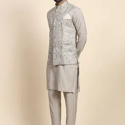 Rawayi Men Striped Cold-Shoulder Sleeves Thread Work Kurta image 3