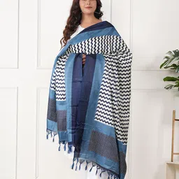 URBAN KANYA Selection Of 2 Floral Printed Pure Silk Dupattas image 5