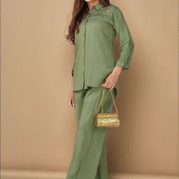 Bindigasm Suhani Embroidered Three-Quarter Sleeves Shimmer Shirt With Trouser image 1