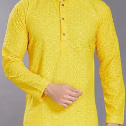 DIVISIVE Floral Embroidered Sequinned Mandarin Collar Slim Fit Kurta image 2