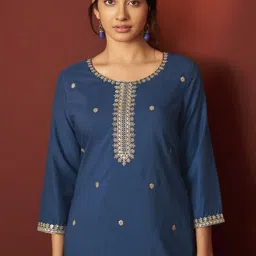 DRESOUL Women Ethnic Motifs Embroidered Thread Work Kurta with Trousers & With Dupatta image 3
