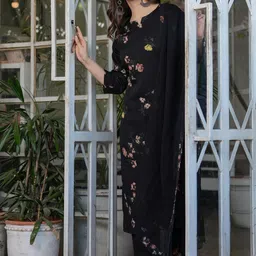 CaniBani Women Floral Printed Straight Kurta With Trousers & Dupatta image 4