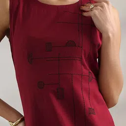 Libas Women Embroidered Regular Thread Work Kurta with Palazzos image 4