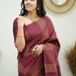 CaniBani Woven Design Silk Blend Handloom Banarasi Saree image 5