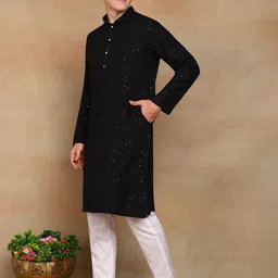 House of Pataudi Geometric Embroidered Mandarin Collar Sequinned Kurta image 3