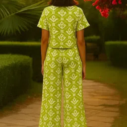 Bitterlime Ikat Printed Pure Cotton Notch Collar Top & Trousers Co-Ords image 5