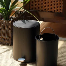 Pure Home and Living Black Round Pedal Waste Bin With Lid image 4