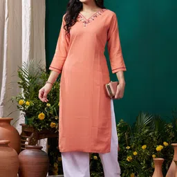Rujave Women Embroidered Regular Kurta with Trousers image 5