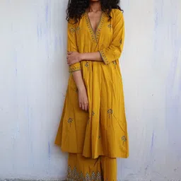 GoSriKi Women Floral Printed Regular Kurta with Palazzos image 1