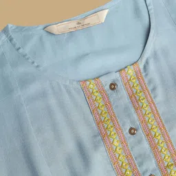 House of Pataudi Women Solid Kurta with Trousers & Dupatta image 4