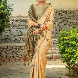 Kalista Ethnic Motifs Zari Silk Blend Paithani Saree image 2