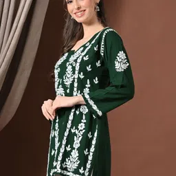 Syrish Floral Embroidered V-Neck Thread Work Thread Work Kurti image 2