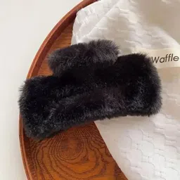 Glitzzy Women Set of 2 Fur Claw Clip image 4