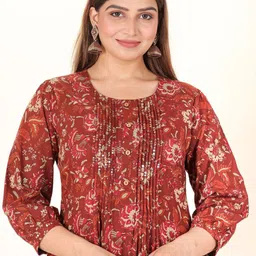 Aramya Women Floral Printed Regular Beads and Stones Pure Cotton Kurta with Trousers image 5