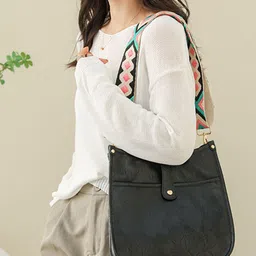 StyleCast Women Textured Swagger Tote Bag image 4