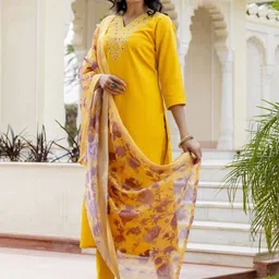 FoxDX Floral Embroidered Regular Thread Work Kurta With Trousers & Dupatta image 3