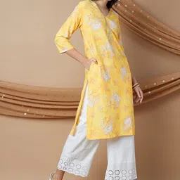 Melange by Lifestyle Women Floral Printed Thread Work Kurta image 4