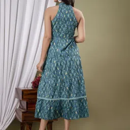 A&K Floral Printed Fit And Flared Midi Dress image 4