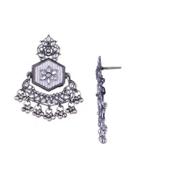DIVASTRI Silver-Plated Kundan Studded & Pearls Beaded Geometric Shaped Drop Earrings image 5