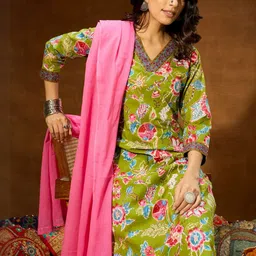Janasya Women Floral Printed Regular Pure Cotton Kurta with Trousers & With Dupatta image 3