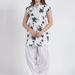 Mytrendzs Floral Printed Pure Cotton Kurti image 4