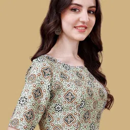 Oomph! Printed Saree Blouse image 3