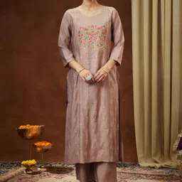 Janasya Women Floral Embroidered Regular Sequinned Kurta with Trousers-picture-32