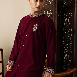 House of Pataudi Ethnic Motifs Embroidered Jashn Kurta with Trousers-picture-46
